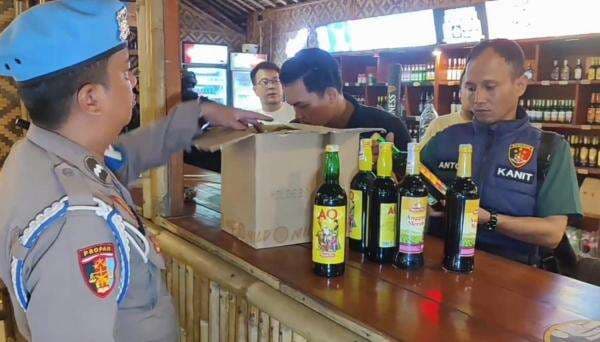 Polres Pangandaran Gencarkan Patroli Malam, Amankan Puluhan Botol Miras Tanpa Izin