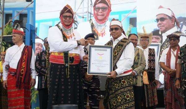 Gubernur Melki Laka Lena: Sekolah Harus Jadi Pusat Inovasi, NTT Pecahkan 2 Rekor MURI Hardiknas 2025