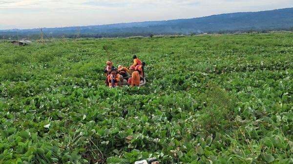 Dramatis! Marjono Lansia 70 Tahun, Diselamatkan dari Tumpukan Eceng Gondok