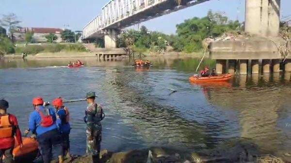 Kronologi Remaja di Bojonegoro Diduga Lompat Ke Bengawan Solo, HP Ditinggal di Motor