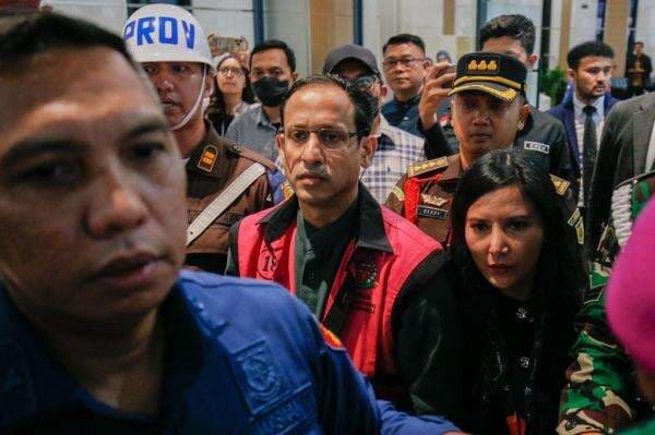 Kasus Korupsi Laptop Rugikan Negara Rp1,98 Triliun, Berapa Aliran Uang ke Nadiem? Kasus Korupsi Laptop Rugikan Negara Rp1,98 Triliun, Berapa Aliran Uang ke Nadiem?