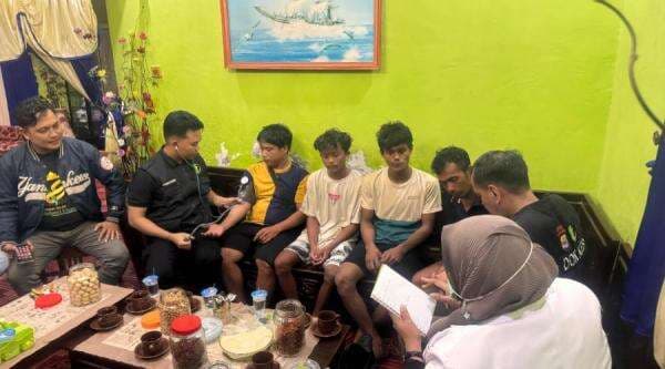 Kecelakaan Laut di Perairan Teluk Bone, Dokkes Polres Sinjai Cek Kesehatan Korban