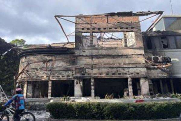 Imbas Demo Ricuh di Bandung, 5 Bangunan Ludes Dibakar