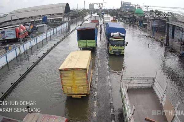 Update Banjir Semarang Jalur Pantura Kaligawe Hari Ini, Ketinggian Air 50-70 Cm