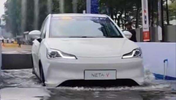 Mobil Listrik Terendam Banjir Jangan Panik, Begini Cara Mengatasinya agar Tak Korsleting