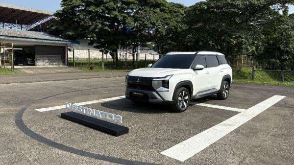 Mitsubishi Pilih Tinggalkan Fitur Wireless Charger pada SUV Destinator, Ini Alasannya