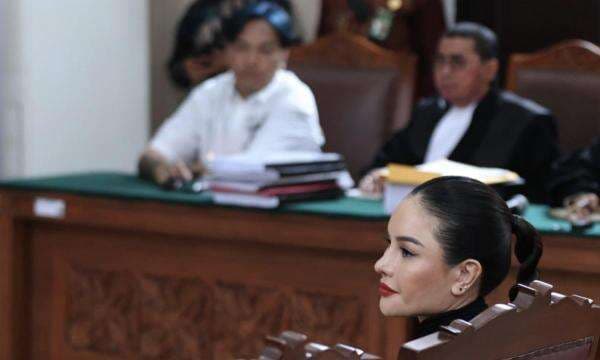 Soal Uang, Nikita Mirzani dan Asistennya Beda Keterangan dalam Sidang Kasus Pemerasan dan TPPU