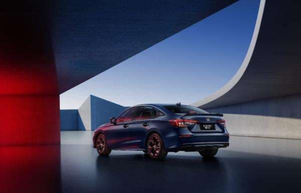 Intip Spesifikasi Honda Civic RS Hybrid yang Dijual Rp699 Juta Intip Spesifikasi Honda Civic RS Hybrid yang Dijual Rp699 Juta