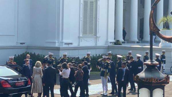Presiden Prancis Emmanuel Macron Tiba di Istana Negara