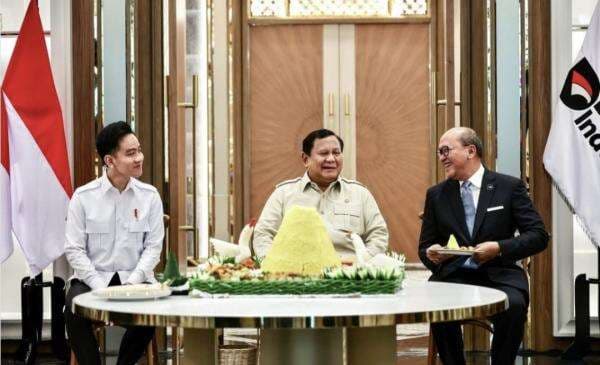 Prabowo Potong Tumpeng, Resmikan Kantor Danantara Hari Ini