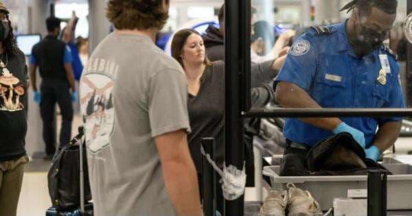 Bandara-Bandara di AS Cabut Persyaratan Lepas Sepatu saat Pemeriksaan Keamanan