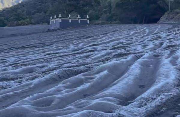 Kawasan Gunung Bromo Bersalju, Suhu Udara hingga Nol Derajat Kawasan Gunung Bromo Bersalju, Suhu Udara hingga Nol Derajat