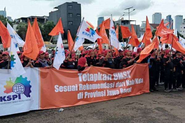 Massa Buruh Demo di DPR, Serukan 4 Tuntutan terkait Upah Minimum