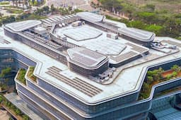 Manfaat Energi Surya Dorong Efisiensi Energi dan Dekarbonisasi di Sektor Industri