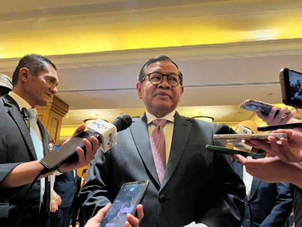 Viral Sampah Menggunung di Tanggul Laut Muara Baru, Pramono: Kita Bersihkan!