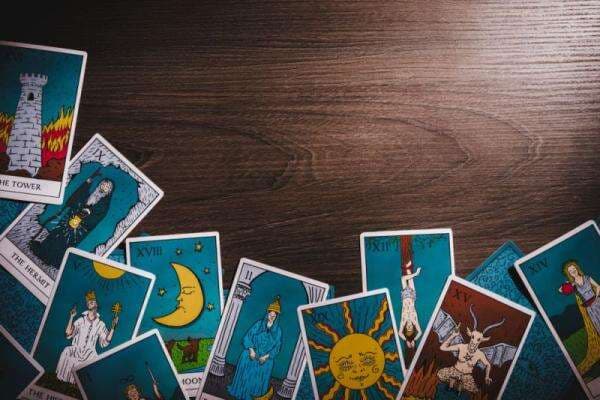 Kenapa Ramalan Tarot Reader Populer di Kalangan Gen Z?