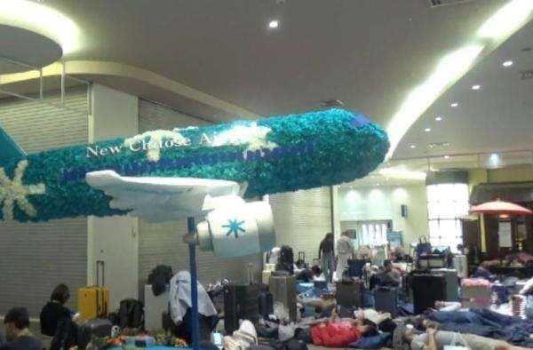 Badai Salju Ubah Bandara Jepang bak Pengungsian, Ribuan Penumpang Nginap Berjubelan