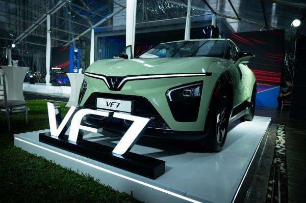 Modal dan Strategi VinFast VF7 Panaskan Segmen SUV Listrik