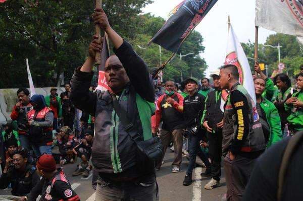 Demo di DPR, Ribuan Ojol Matikan Aplikasi Hari Ini!