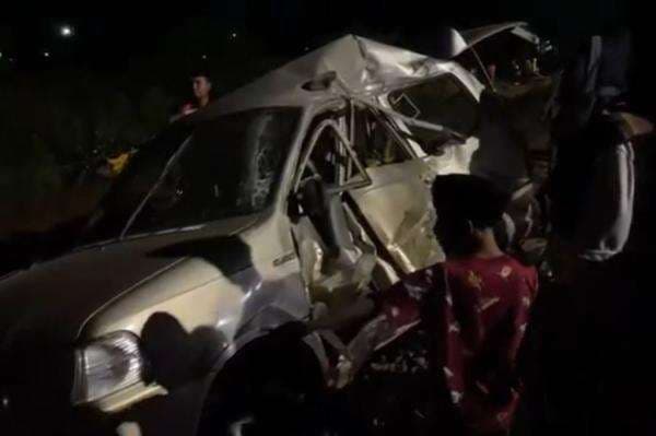Kecelakaan Mobil Tertabrak Kereta Api di Lampung Utara gegara Mogok di Tengah Rel