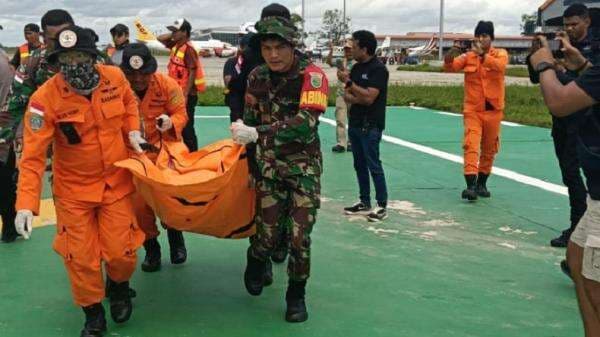 4 Jenazah Korban Helikopter Jatuh di Papua Dievakuasi ke RSUD Mimika