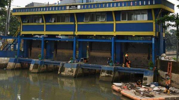 Jakarta Diguyur Hujan, Pintu Air Sunter Hulu hingga Pesanggrahan Siaga 3