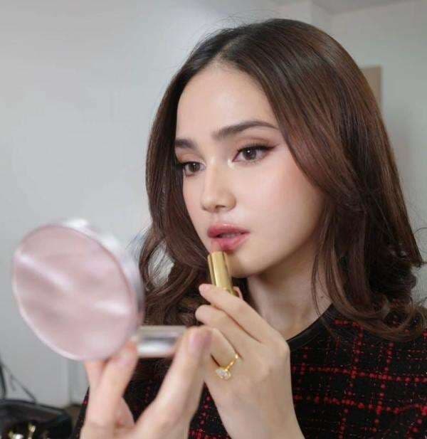 Intip 3 Ide Makeup Ala Syifa Hadju yang Simpel dan Elegan