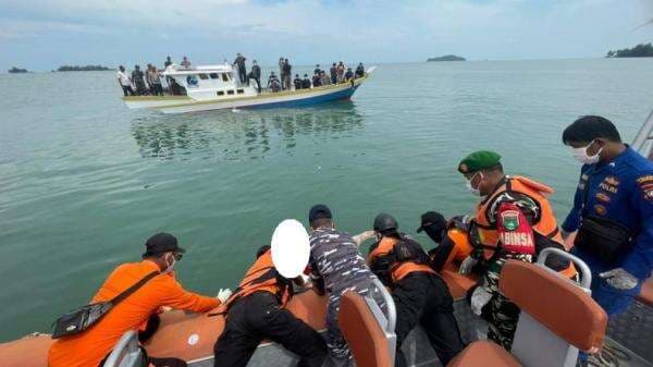 Mayat Tanpa Identitas Ditemukan di Perairan Pulau Lalang, Dievakuasi Tim Gabungan Mayat Tanpa Identitas Ditemukan di Perairan Pulau Lalang, Dievakuasi Tim Gabungan