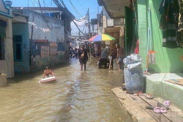 Apa Itu Banjir Rob yang Menggenangi Pesisir Jakarta?