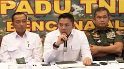 Seskab Teddy Sebut Pemerintah Serius Tangani Bencana Sumatera, Pengamat: Momentum Evaluasi