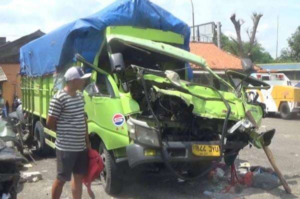 Kecelakaan Maut Truk Hantam Trailer di Tol Japek KM 68, Sopir Tewas Terjepit