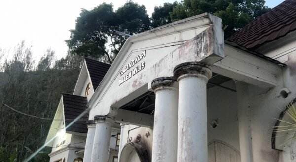 Dilem Wilis, Ngopi Syahdu di Pabrik Zaman Belanda