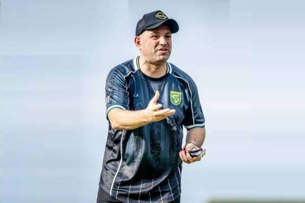 Bernardo Tavares Murka Persebaya Gagal Menang Lawan 10 Pemain Dewa United