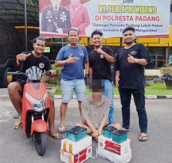 Ketahuan Curi 4 Sepeda Listrik dan 38 Aki, Karyawan Toko di Padang Ditangkap Ketahuan Curi 4 Sepeda Listrik dan 38 Aki, Karyawan Toko di Padang Ditangkap