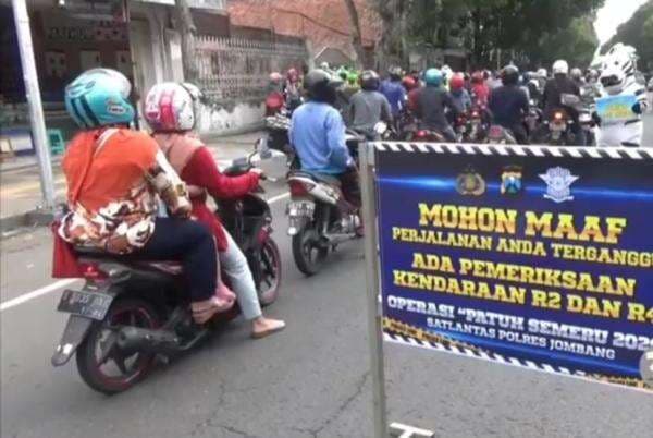 Operasi Patuh Semeru 2025 di Jombang Mulai 14 Juli, Tujuh Pelanggaran Jadi Sasaran, Perhatikan! Operasi Patuh Semeru 2025 di Jombang Mulai 14 Juli, Tujuh Pelanggaran Jadi Sasaran, Perhatikan!