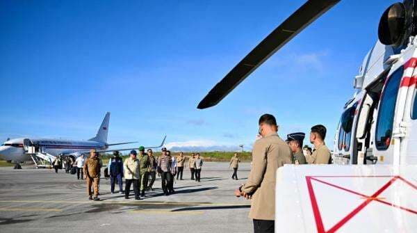 Naik Helikopter TNI AU, Prabowo Tinjau Lokasi Banjir Bandang Tapanuli Tengah