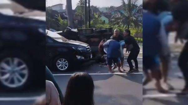 Kronologi Kecelakaan Pikap Bawa 16 Penumpang di Sumedang, Korban Bergeletakan