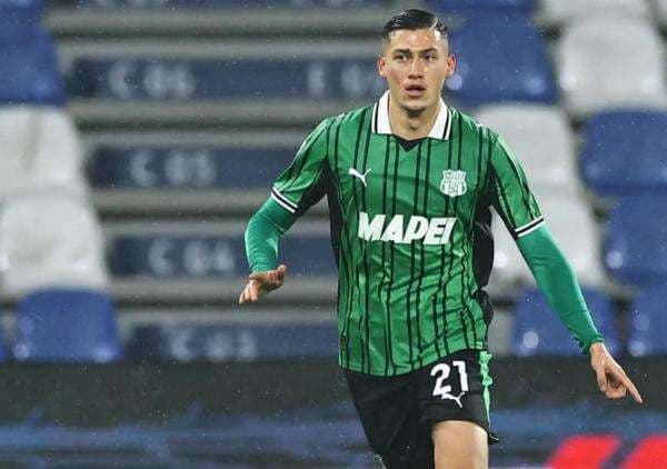 Kabar Bursa Transfer: AC Milan Gigit Jari, Sassuolo Segel Jay Idzes dari Pintu Keluar