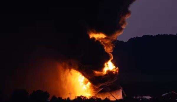 Pesawat Kargo UPS Jatuh dan Meledak di AS, Kondisi Seluruh Kru Belum Diketahui