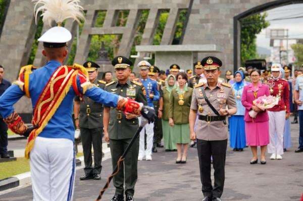 Kapolri Pimpin Wisuda Prajurit Taruna, Tekankan Sinergi TNI-Polri untuk Indonesia Emas 2045