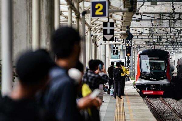 Perjalanan KRL ke Bekasi dan Tanjung Priok Terganggu imbas Banjir di Jakarta