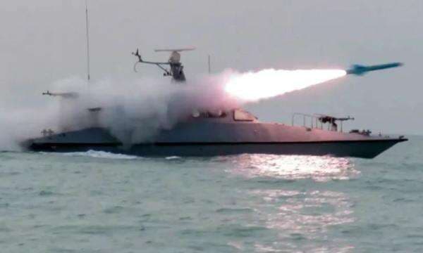 Iran Klaim Tembakkan Rudal dan Drone, Paksa Kapal Perang AS Mundur dari Teluk Oman