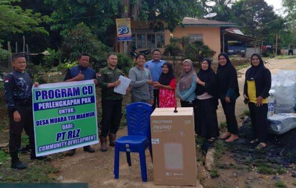 Jelang Akhir Tahun, PT Rimba Lazuardi Serahkan Bantuan Pengembangan Masyarakat