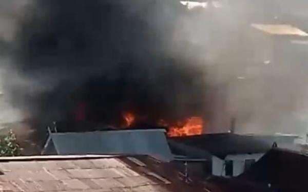 Kebakaran Hebat di Makassar, Belasan Rumah Ludes Terbakar