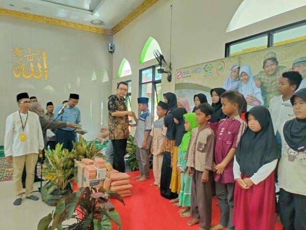 Momen Berbagi Kebahagiaan di Tahun Baru Islam, 187 Anak Yatim Terima Santunan
