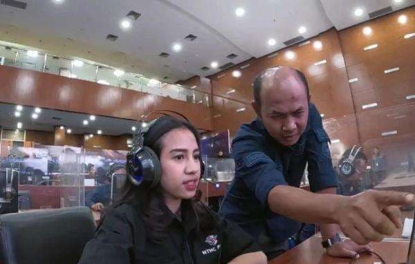 Ngakak! Azia Riza Coba Jadi Petugas Call Center NTMC, Eh Baru Mulai Udah Nyeletuk Lucu!