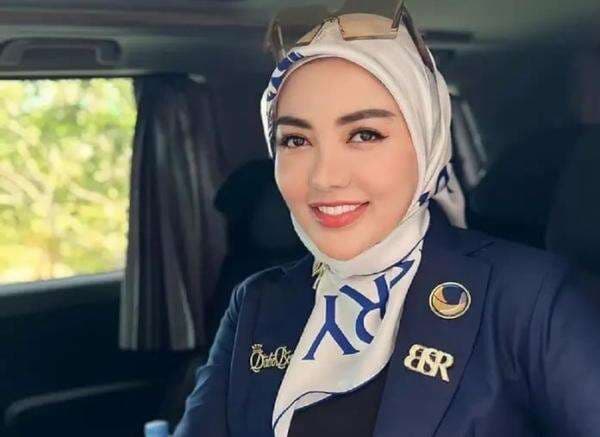 Bella Shofie Mundur dari Jabatan Anggota DPRD Buru, Sampaikan Langsung Lewat Media Sosial Bella Shofie Mundur dari Jabatan Anggota DPRD Buru, Sampaikan Langsung Lewat Media Sosial