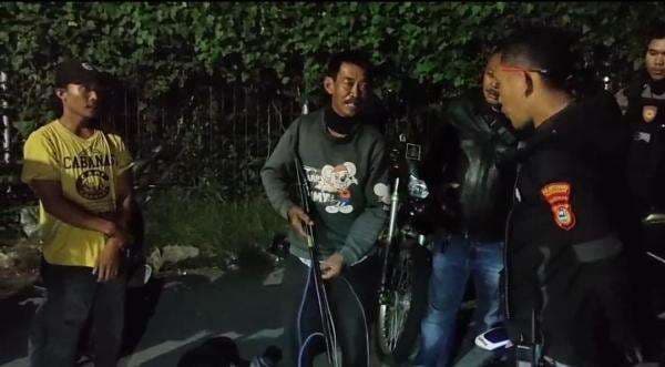 Polisi Tangkap Basah Pelaku Pencurian Anjing Jalanan di Makassar