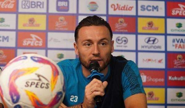 Marc Klok Bertahan di Persib hingga 2027: Kapten Sang Juara Tetap Setia! Marc Klok Bertahan di Persib hingga 2027: Kapten Sang Juara Tetap Setia!