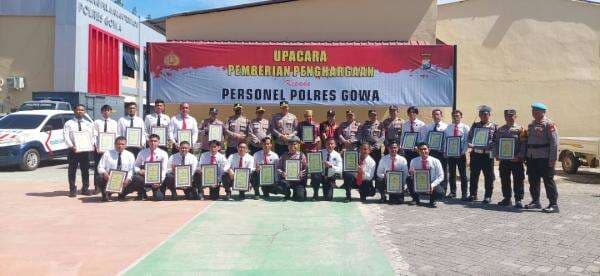 Kapolres Gowa Beri Penghargaan kepada 24 Personel Berprestasi, Tegaskan Loyalitas dan Dedikasi